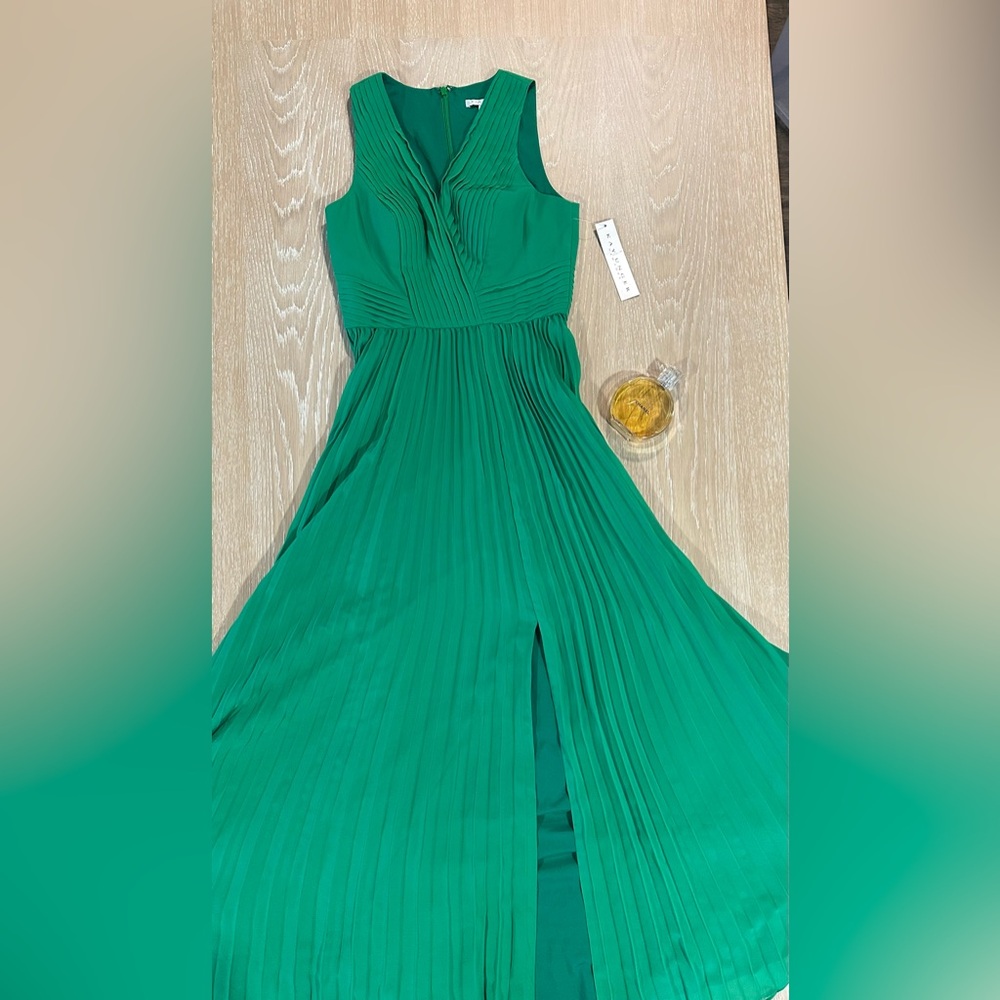 Elegant Green Sleeveless Dress
